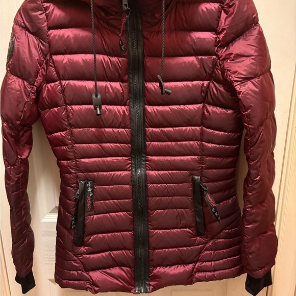 Canada Weather Gear Women’s Puffer Jacket Burgundy Hooded Lightweight Coat Sz S - Picture 2 of 13